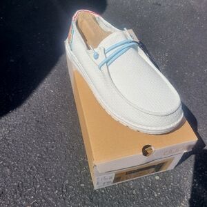 Hey Dudes Wendy Size 10